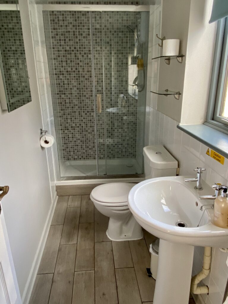 Ensuite bathroom in kingsize bed and breakfast room at The Cottles B&B, for a holiday in Polperro